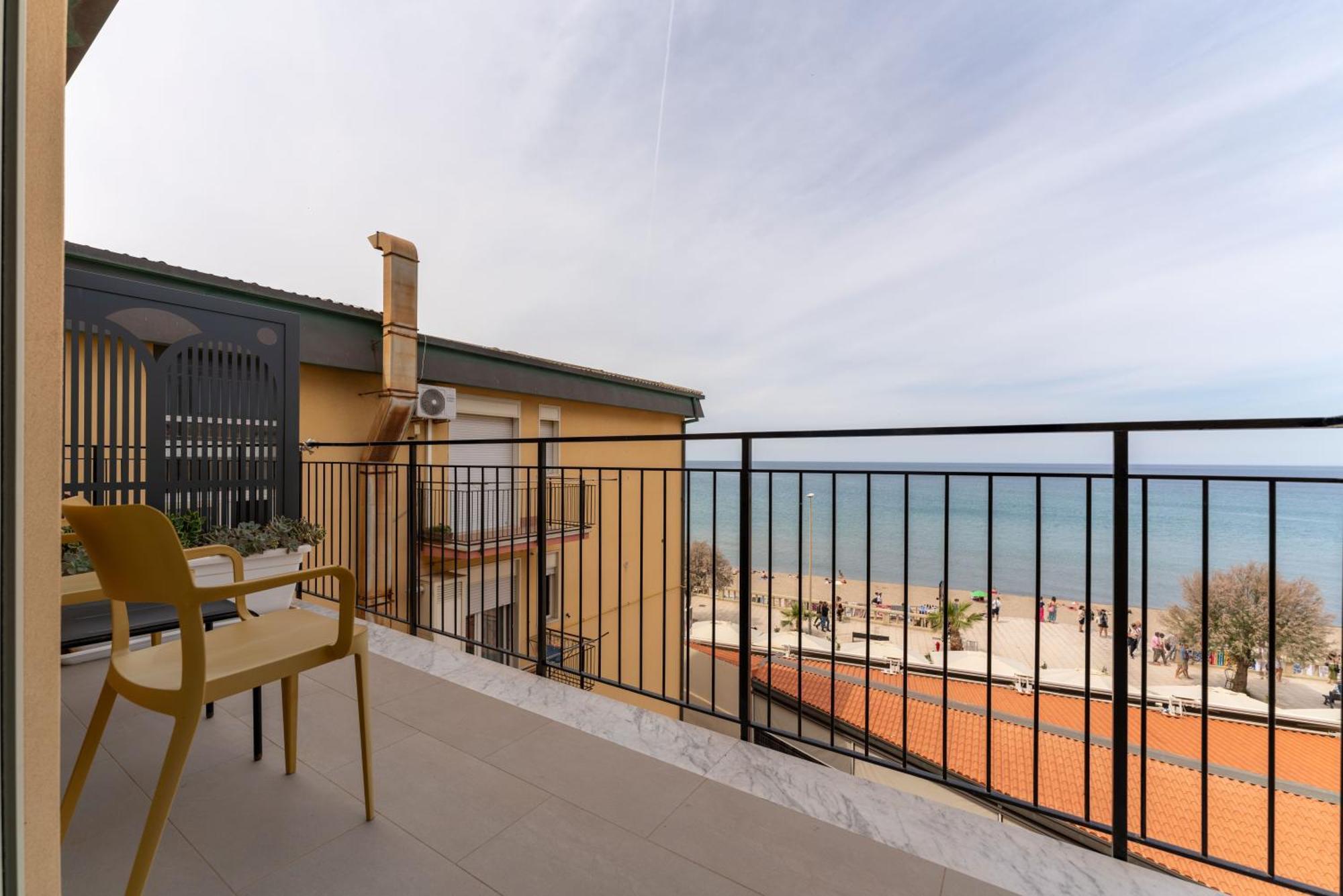 B&B Le Suites Di Costanza Cefalù Exterior foto